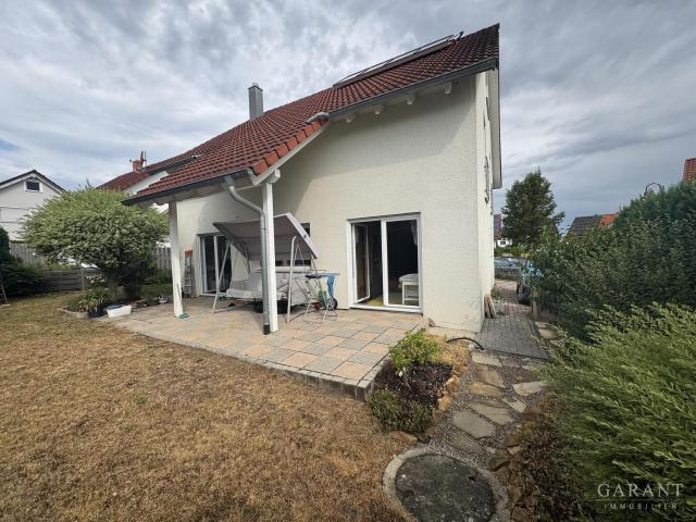 Einladendes Haus mit sehr gutem Grundriss, Garten und Garage