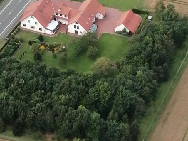 Einladendes Mehrfamilienhaus mit großem Garten