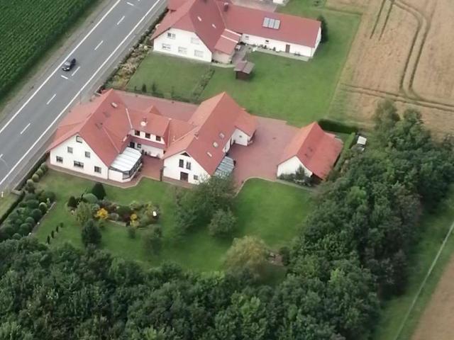 Einladendes Mehrfamilienhaus mit großem Garten