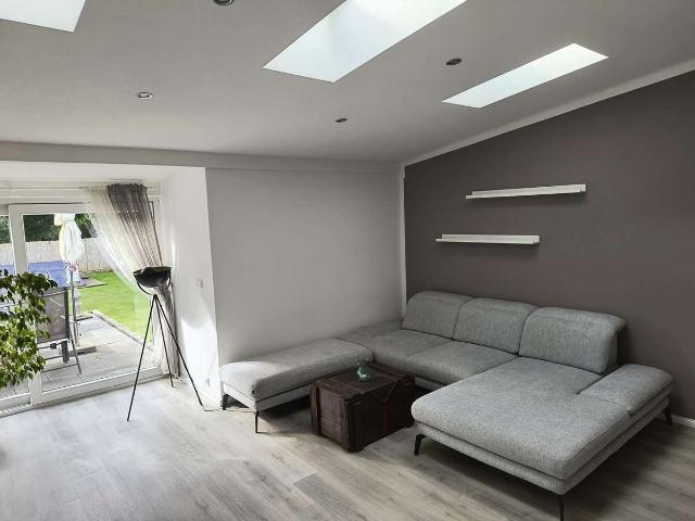 Einladendes Reihenmittelhaus 126 m² mit Pool & Garten: Modernes Wohnen mit durchdachtem Konzept