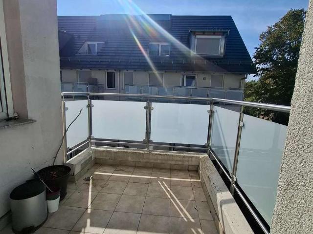Einladender Balkon und 3 Zimmer auf Etage 1 in Stuttgart Möhringen Landstraße