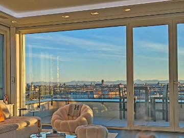 Einmalige CHANCE: Munich' s Penthouse No.1 Wohnen mit Münchens bekanntestem Panorama