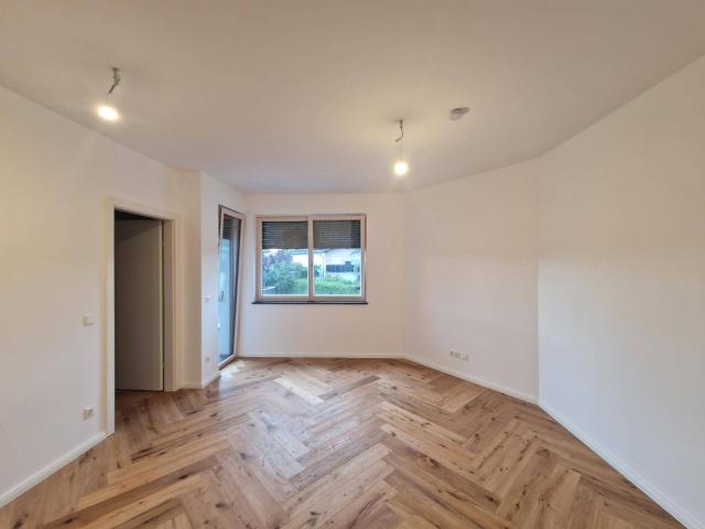 EINMALIGE CHANCE: TRAUMHAFTE DACHGESCHOSSWOHNUNG MIT HERRLICHEM BALKON UND TERRASSE IN BEGEHRTER WOHNLAGE IM ERSTBEZUG MIT MÖGLICHKEIT AUF TIEFGARAGENPARKPLATZ