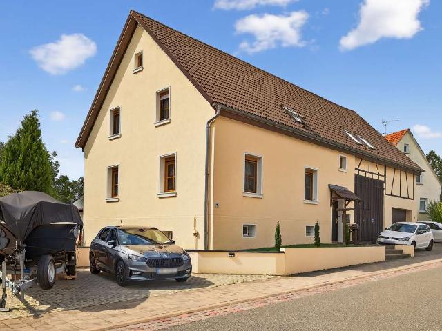 Einmalige Gelegenheit: Charmantes Einfamilienhaus mit PV Anlage, mediterranem Garten und Scheune