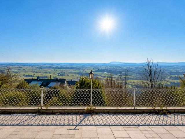 Einmaliger Ausblick auf Oettingen & Riestal Anwesen mit Modernisierungsbedarf in Hainsfarth