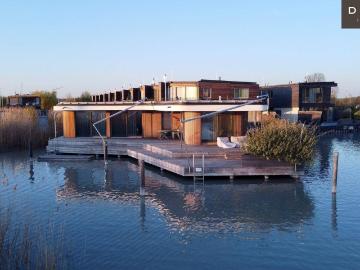 EINMALIGES ARCHITEKTEN SEEHAUS IN PRIVATER LAGE MIT UNVERBAUBAREM SEEWEITBLICK