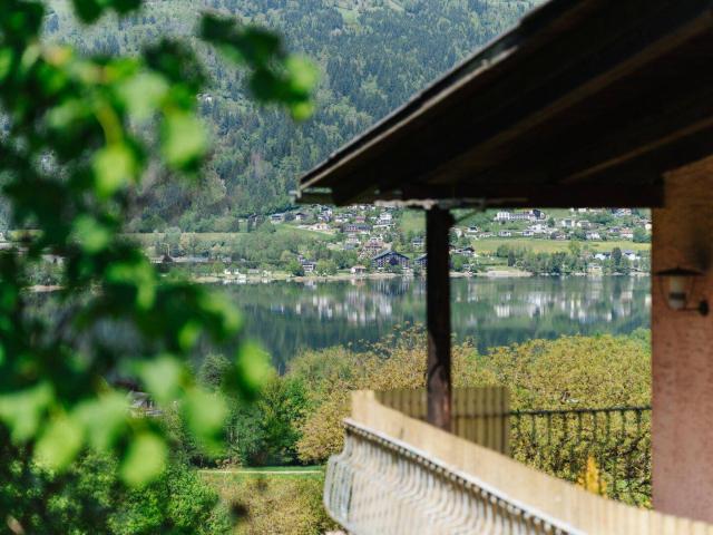Einmaliges Baugrundstück mit Altbestand und seltener Freizeitwohnsitzwidmung – mit Seeblick am Ossiacher See