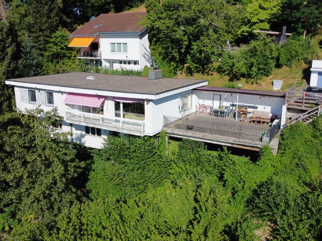 Einmaliges Einfamilienhaus mit Einliegerwohnung und traumhafter Aussicht in Flamatt