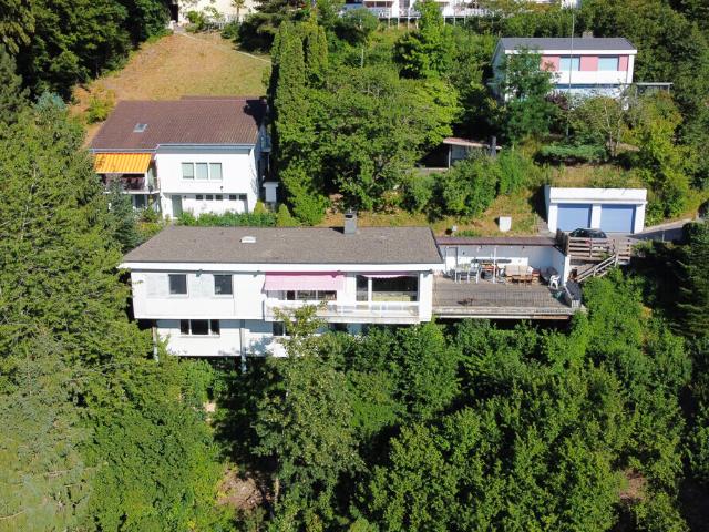 Einmaliges Einfamilienhaus mit Einliegerwohnung und traumhafter Aussicht in Flamatt