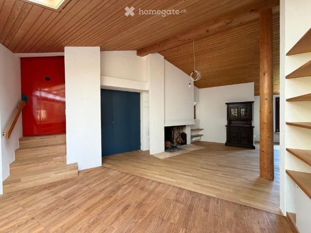 Einmaliges Haus mit grossem Garten und weiter Aussicht ins Domleschg