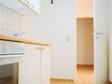 Einraumwohnung mit begehbarem Kleiderschrank