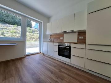 EINRAUMWOHNUNG MIT SONNIGER TERRASSE IN NEUZEUG