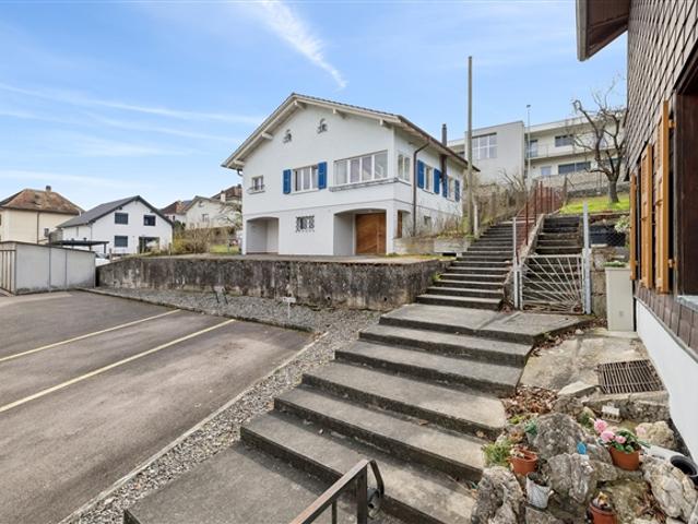 Einstehendes Haus ideal im Herzen des Dorfes gelegen