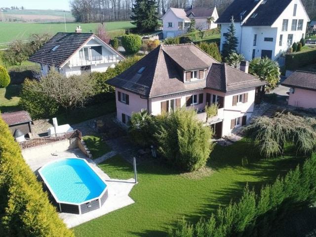 Freistehendes Haus mit 6.5 Zimmern 170 m2 + eine 3 Zimmer Wohnung von 61m2, Pool und grosser Garten – 10 Min. von Lausanne