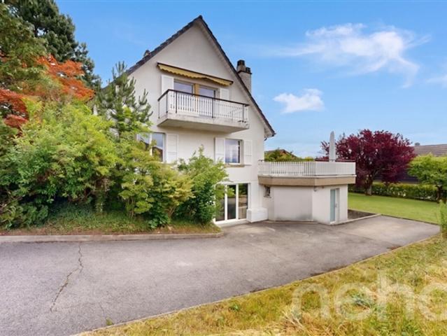 Einstehendes Haus mit großem Garten und Büro in Colombier