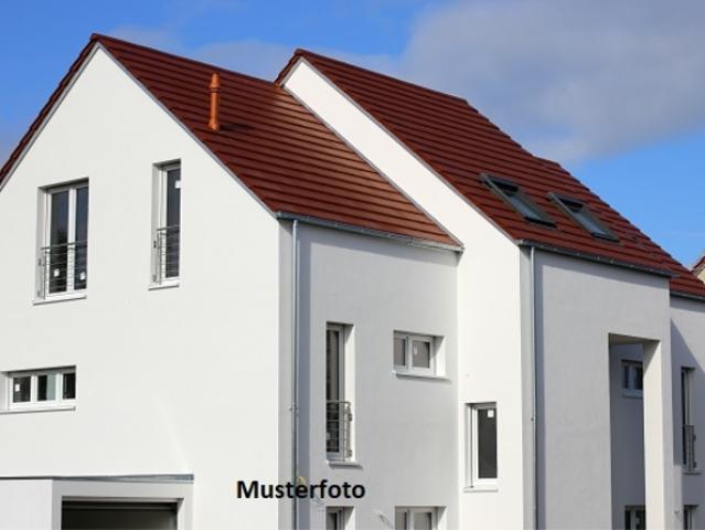 Einstehendes Haus mit Hühnerstall und Keller in Capolago