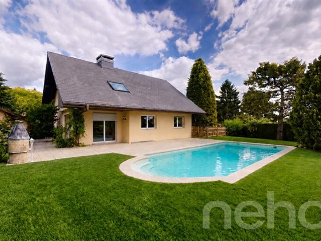 Einstehendes Haus mit Schwimmbad und Möglichkeit einer Erweiterung