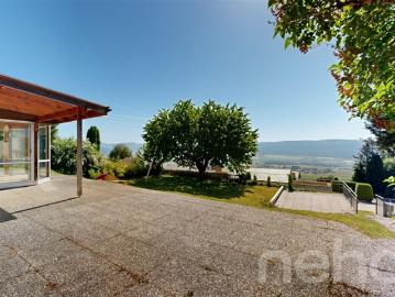 Einstehendes Haus mit Veranda und Panoramablick