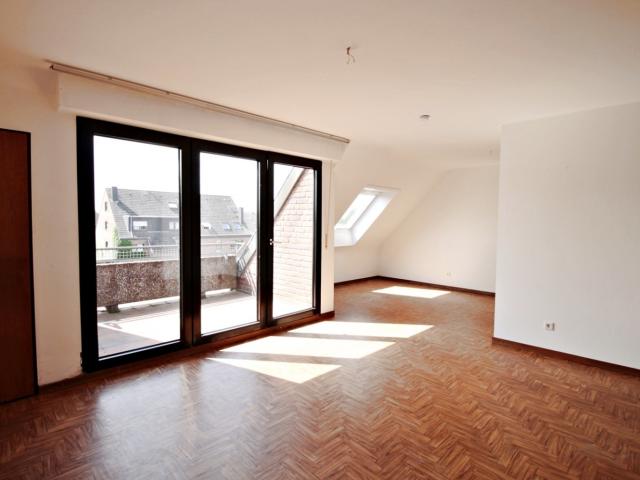 Einsteigerimmobilie für junge Leute in Krefeld Gellep Stratum. 3,5 Raum DG. Wohnfläche 85,6 m²