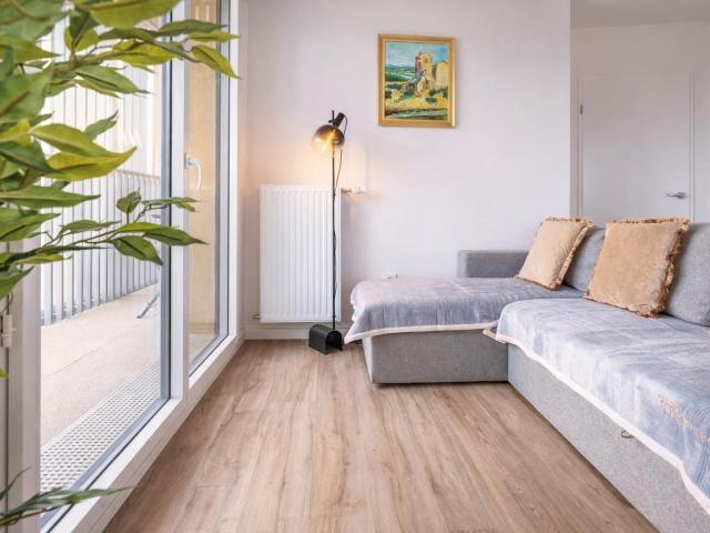 Eiffel Tower & Panoramic City View Spacious Home Stay near Paris Metro 4 at Doorstep