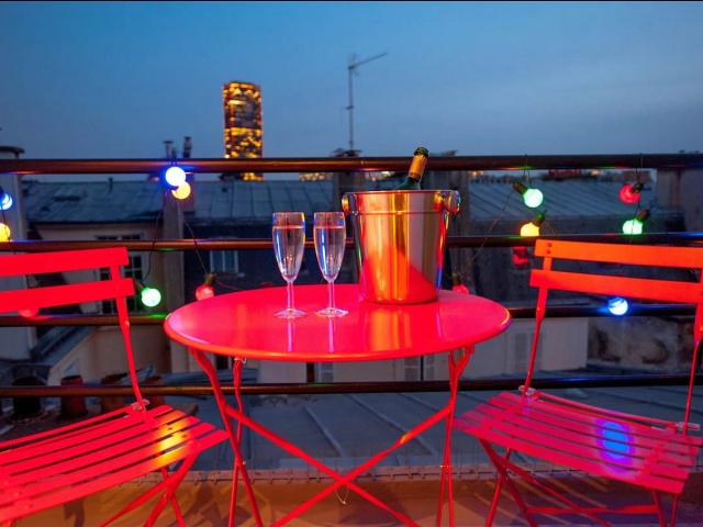 Eiffel tower view and balcony, Paris Amsterdam Apartments for Rent