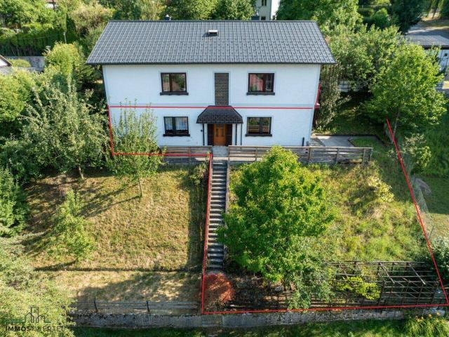 Eigene Hausetage mit Garten großen Lagerraum und Carport!