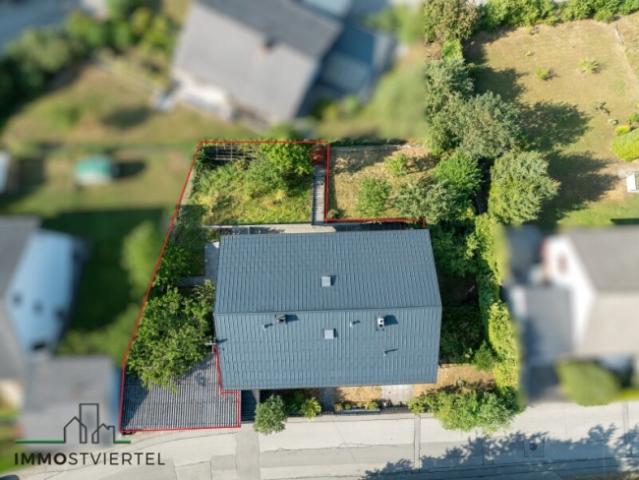 Eigene Hausetage mit Garten großen Lagerraum und Carport!