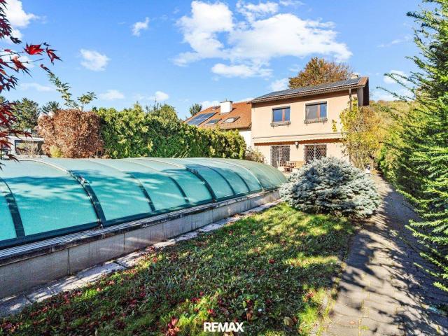 Eigengrund in Langenzersdorf: Haus mit Pool & Saunahaus