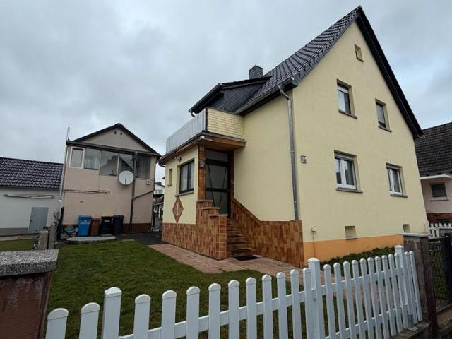 Eigenheim in ruhiger Lage Haus mit Garten und Doppelgarage