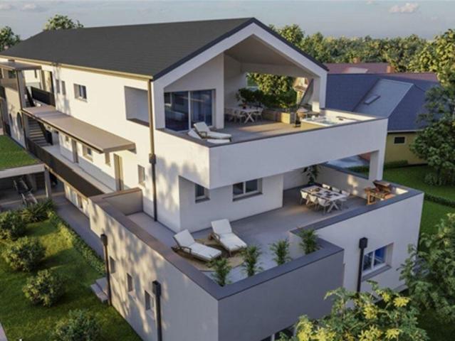Neubauwohnung mit großem Balkon in ruhiger Lage Lift, Badesee und Einkaufsmöglichkeiten