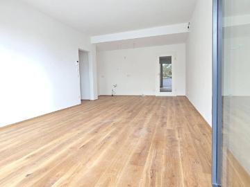 Exklusive 3 Zimmer Wohnung mit Balkon, Weitblick und hochwertigem Bad – sofort verfügbar