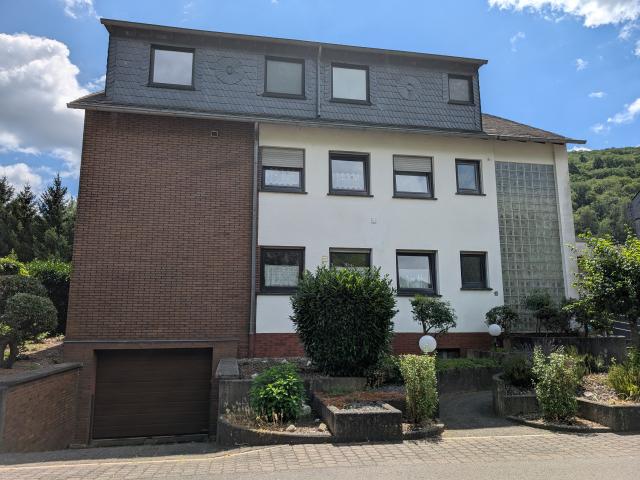 Eigentumswohnung mit Doppelgarage und großen Garten/Bauland in Alf/Mosel