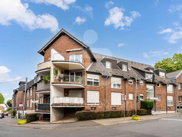 Eigentumswohnung mit eigenem Spitzboden, Balkon und Tiefgaragenstellplatz in Hürth Kendenich!