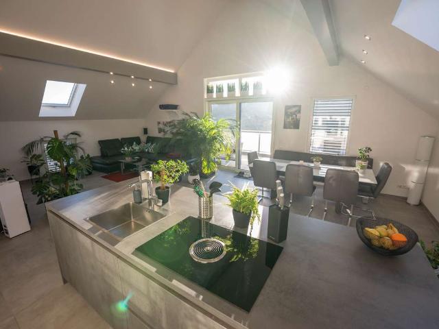 Eigentumswohnung mit Klimaanlage, Garage, Einbauküche und Energieklasse A+ in Dahenfeld