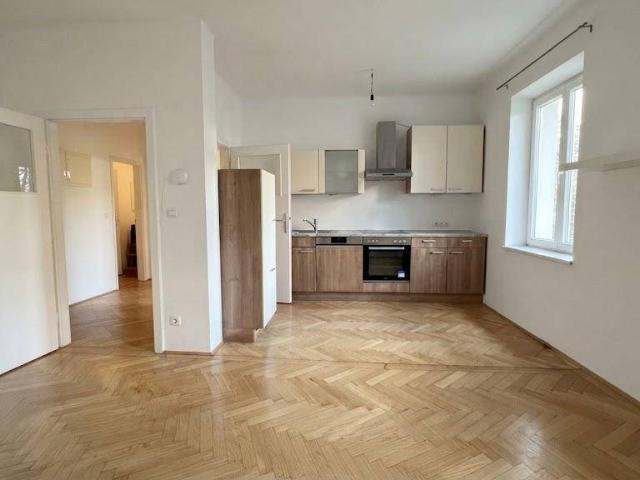 Eigentumswohnung mit riesigem Balkon und Blick in den grünen Innenhof