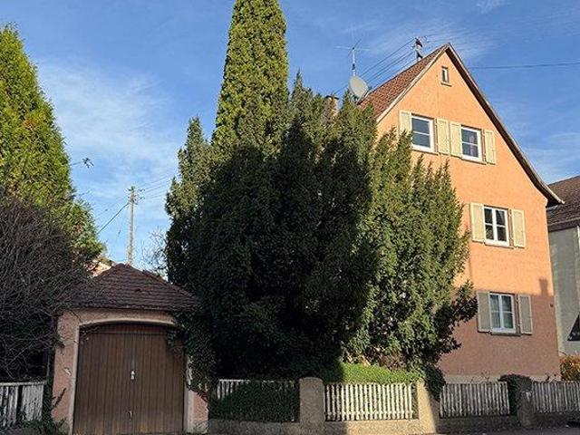 Eigentumswohnung mit Stellplatz u. Gartenanteil in zentraler Lage