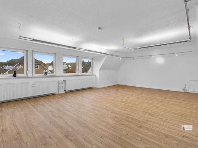 Eigentumswohnung im 2 Fam. Haus auch als Büro nutzbar großer Garten, Sauna, Garage unter 1.500 EURm²