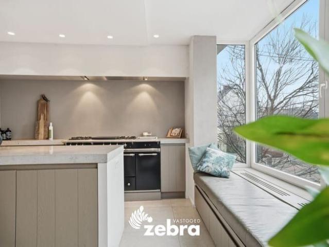 Eigentijdse woning met lift, terras en topafwerking in he.