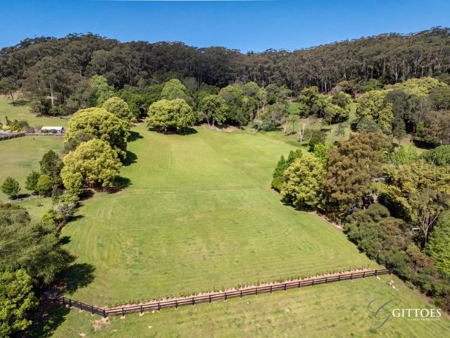 Eight exceptional acres. A lifestyle without compromise