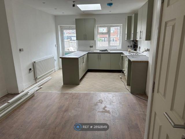 Eighth Avenue, Luton LU3, 3 bed semi detached house to rent, £1,800 pcm | PrimeLocation