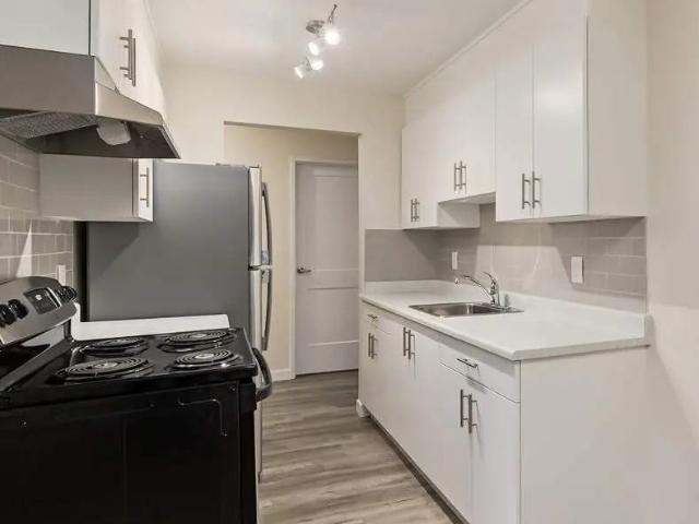Eighty Nine Collins Apartments Studio Apartment for Rent at 89 Collins Cres Se, Medicine Hat, AB T1B 1T7 Crestwood