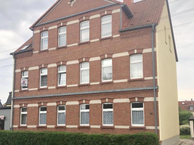 EILENBURG BERG [ 773 ] FRISCH RENOVIERTES APARTMENT mit kleiner EINBAUKÜCHE [ 773 ] TAGESLICHTBAD MIT WANNE