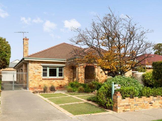 EOI Ending Fri 31 Jul 5pm | Grand Family Living on 721m² in the Prestigious Oakhill Estate