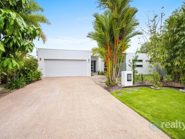 EOI RESORT STYLE FAMILY LIVING 4 BEDROOMS + MEDIA/5TH BEDROOM & POOL 622m2