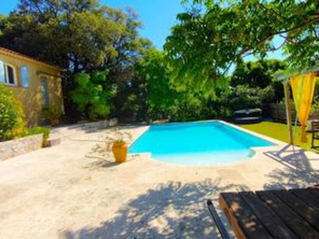 Eoures magnifique Villa sur terrain de 1260 m2 avec piscine et garage