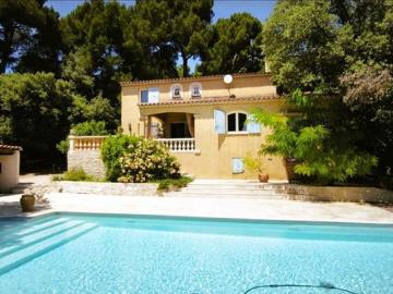 Eoures magnifique Villa sur terrain de 1260 m2 avec piscine et garage
