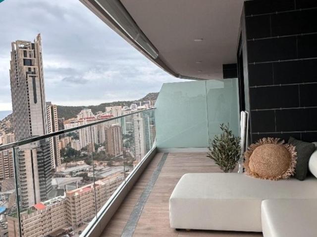 Piso de extra lujo con vistas al mar en Poniente