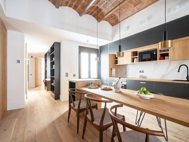 El encanto histórico se une a la vida moderna: espacioso apartamento de 3 dormitorios