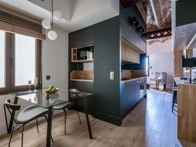 El encanto histórico se une a la vida moderna: espacioso apartamento de 3 dormitorios