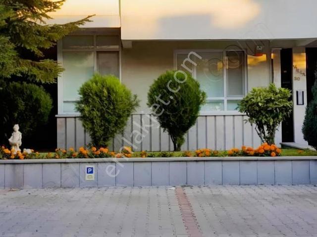 Elçilik Bölgesinde Mahatma Gandhi Caddesinde Yapılı 3+1 Daire